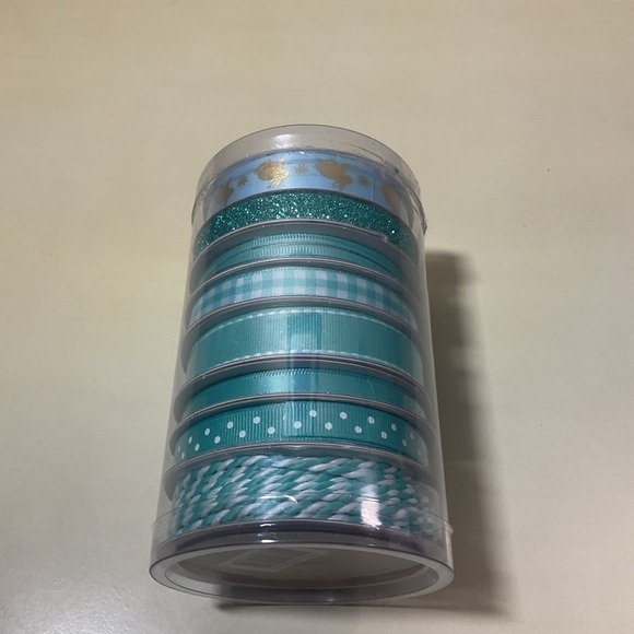 Ribbon bundle color is Aqua and Blue - Picture 6 of 9